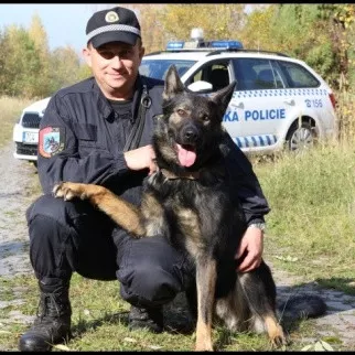 Klub Tvořílků  - Ukázka práce policejních psů