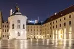 Kaple svatého Kříže na Pražském hradě - noční foto - miniatura