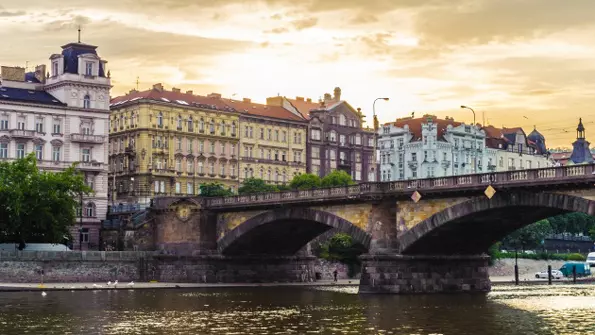 Palackého most - třetí nejstarší most přes Vltavu - článek v průvodci na Praha na Dlani